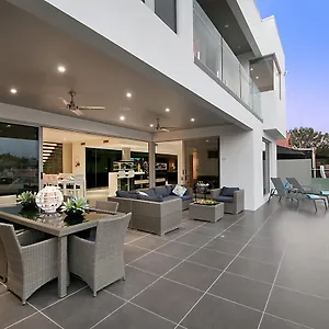 Waterfront Splendour , Gold Coast Australia